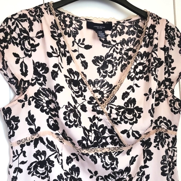 Jones New York. Womens Top Size 14 P Lightweight Light Pink Color - Picture 2 of 7